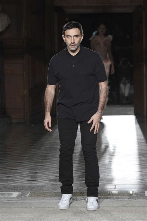 riccardo tisci lascia givenchy|riccardo tisci givenchy twitter.